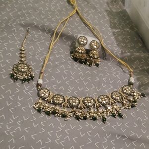 Elegant Gold and Green Jewelry Set
